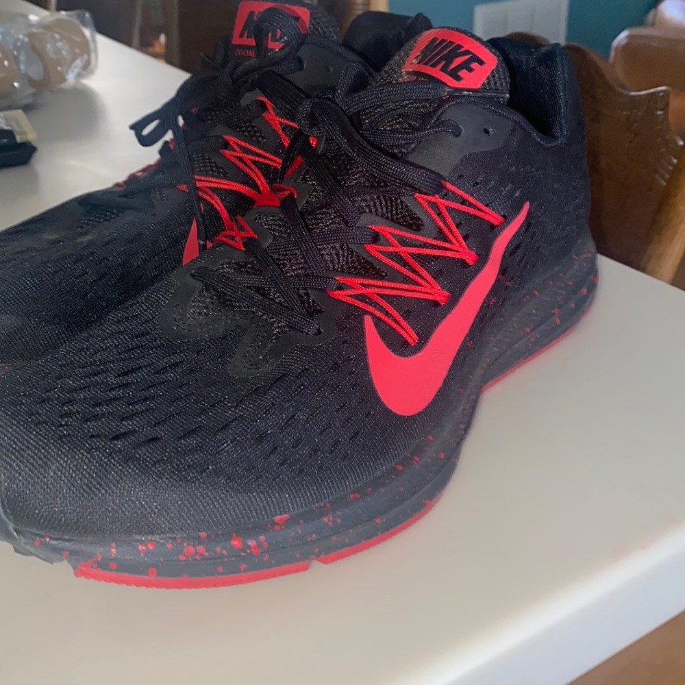 Nike mens running shoes